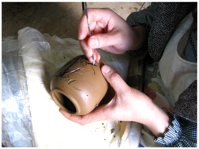 making Yunnan clay container.jpg